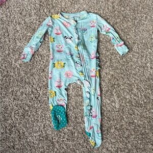 Posh peanut ruffled zip footie